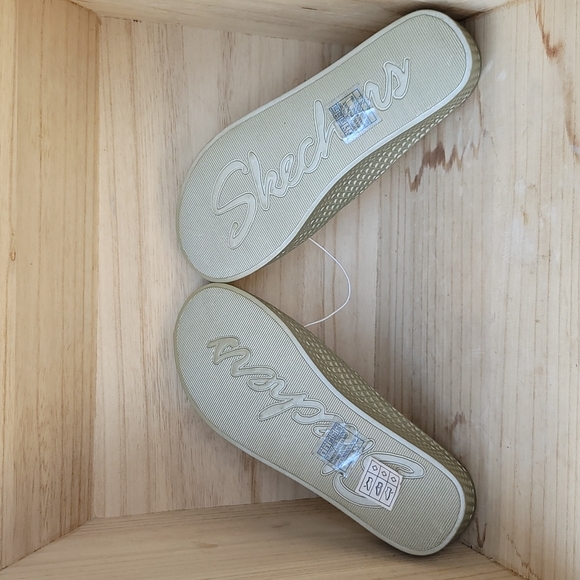 Skechers Plastic Waffle Design Open Toe Wedges - Picture 8 of 8